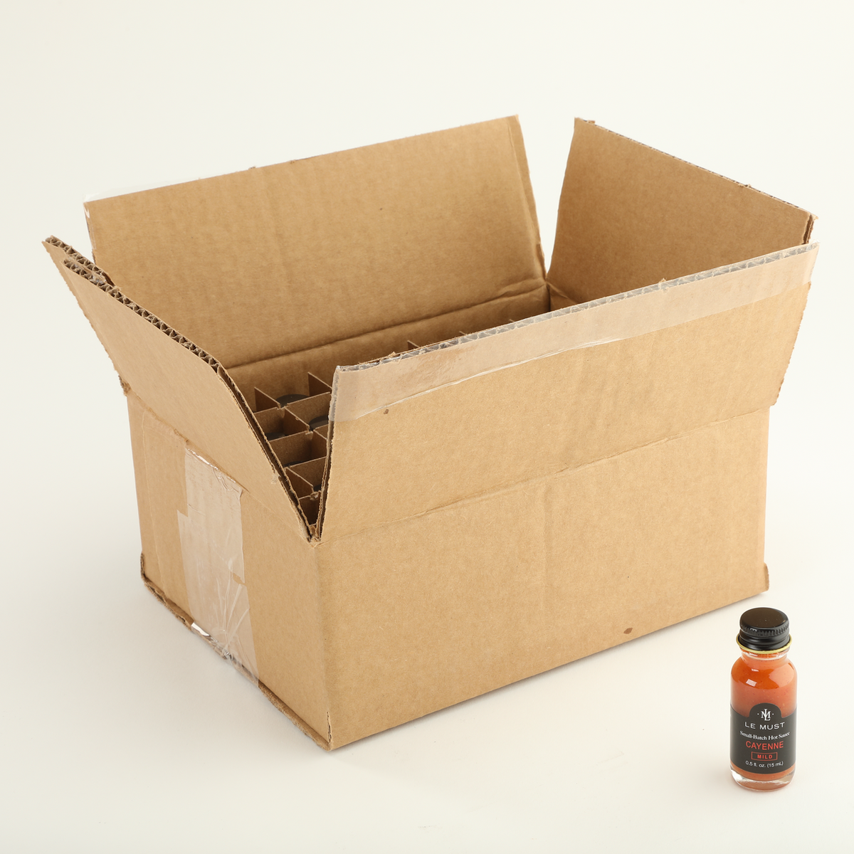 Le Must Cayenne Hot Sauce, 15 ml, with its carton