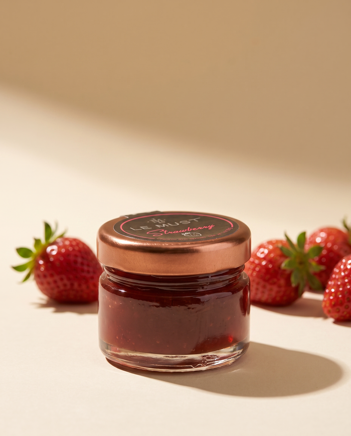 Le Must Premium jar with its lid label