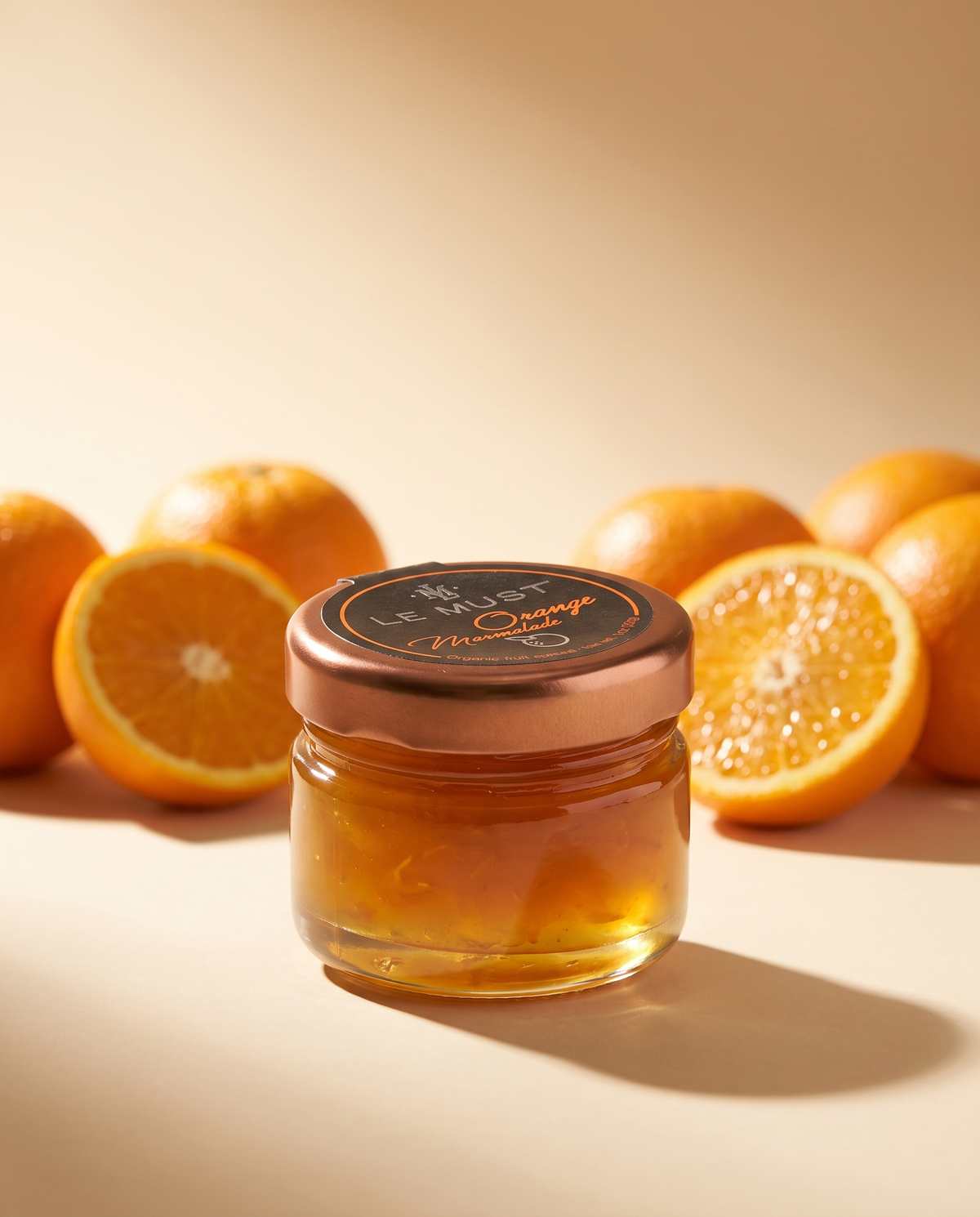 Le Must Premium Organic Orange Marmalade, 30 grams, closed jar